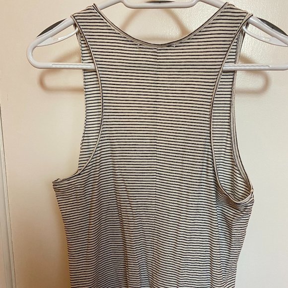BUNDLE 3/$40 - J Brand - Rockwood Tank - Medium - Picture 3 of 6